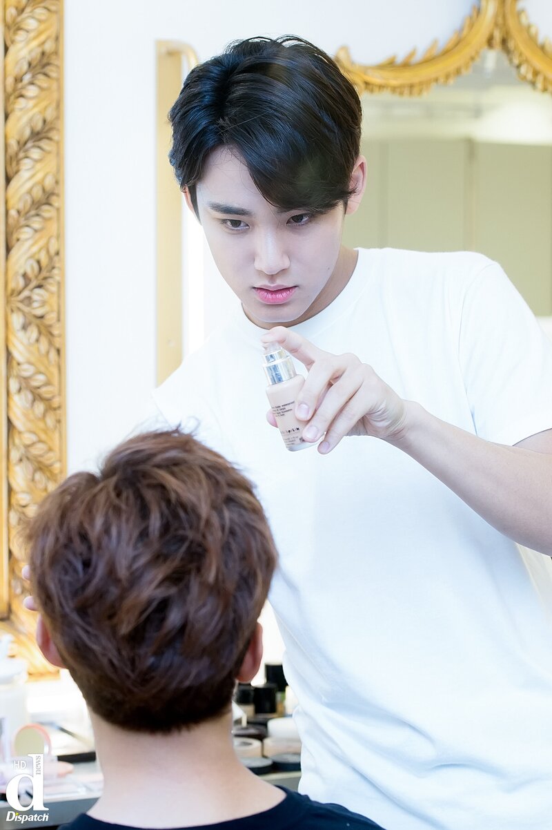 161116 SEVENTEEN for MBC Every1 'StarShow 360' preparation [Dispatch] - Mingyu documents 3