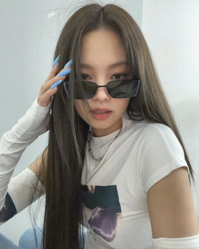 210428 - JENNIE Instagram Update documents 9