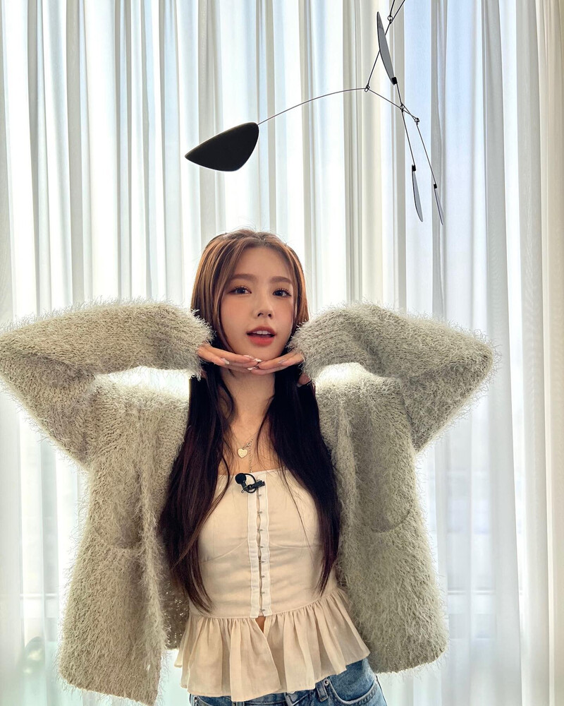 220305 (G)I-DLE Miyeon Instagram Update documents 1