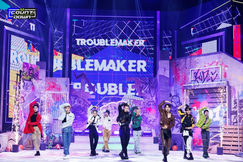 221229 TO1 - 'Troublemaker' at M Countdown (Group) documents 5