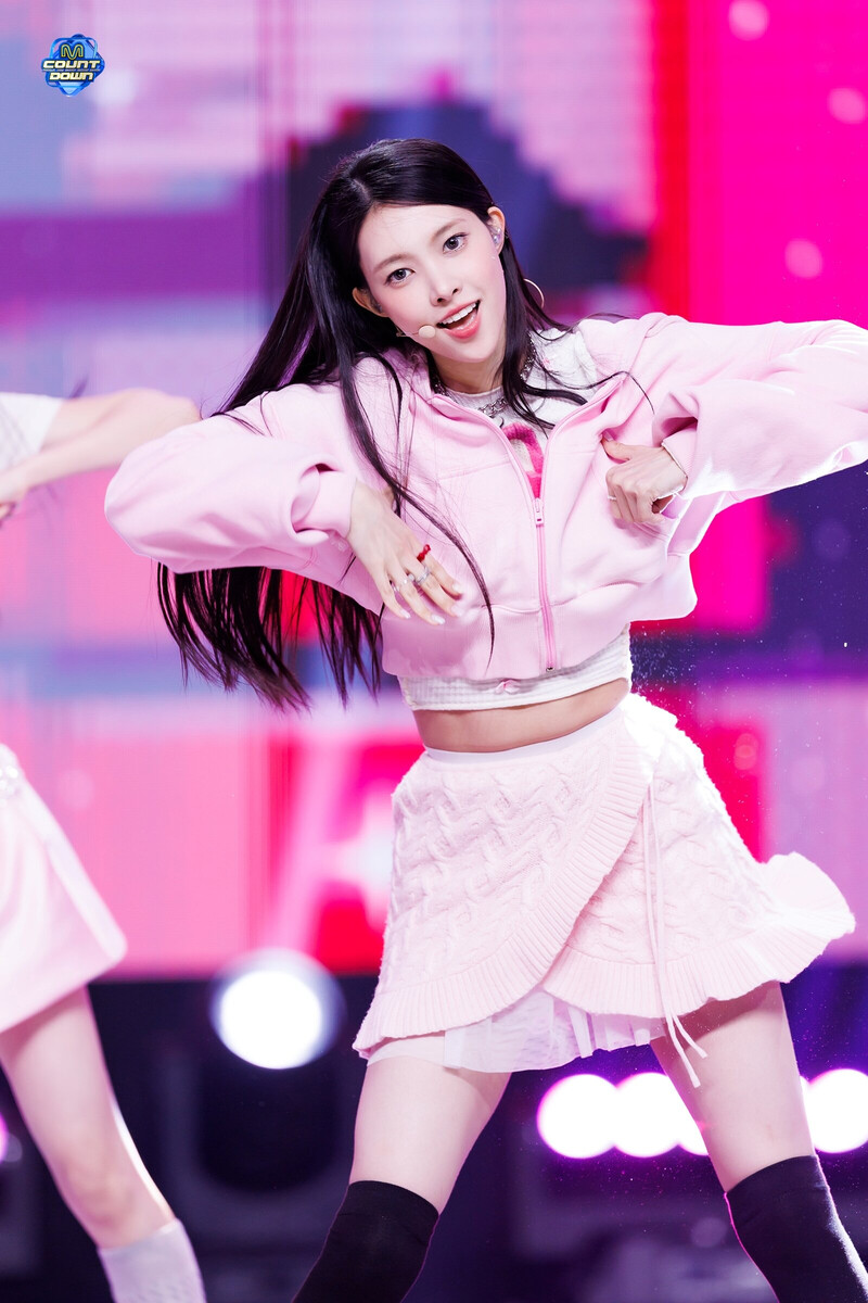 240404 ILLIT Yunah - 'Magnetic' at M COUNTDOWN documents 1