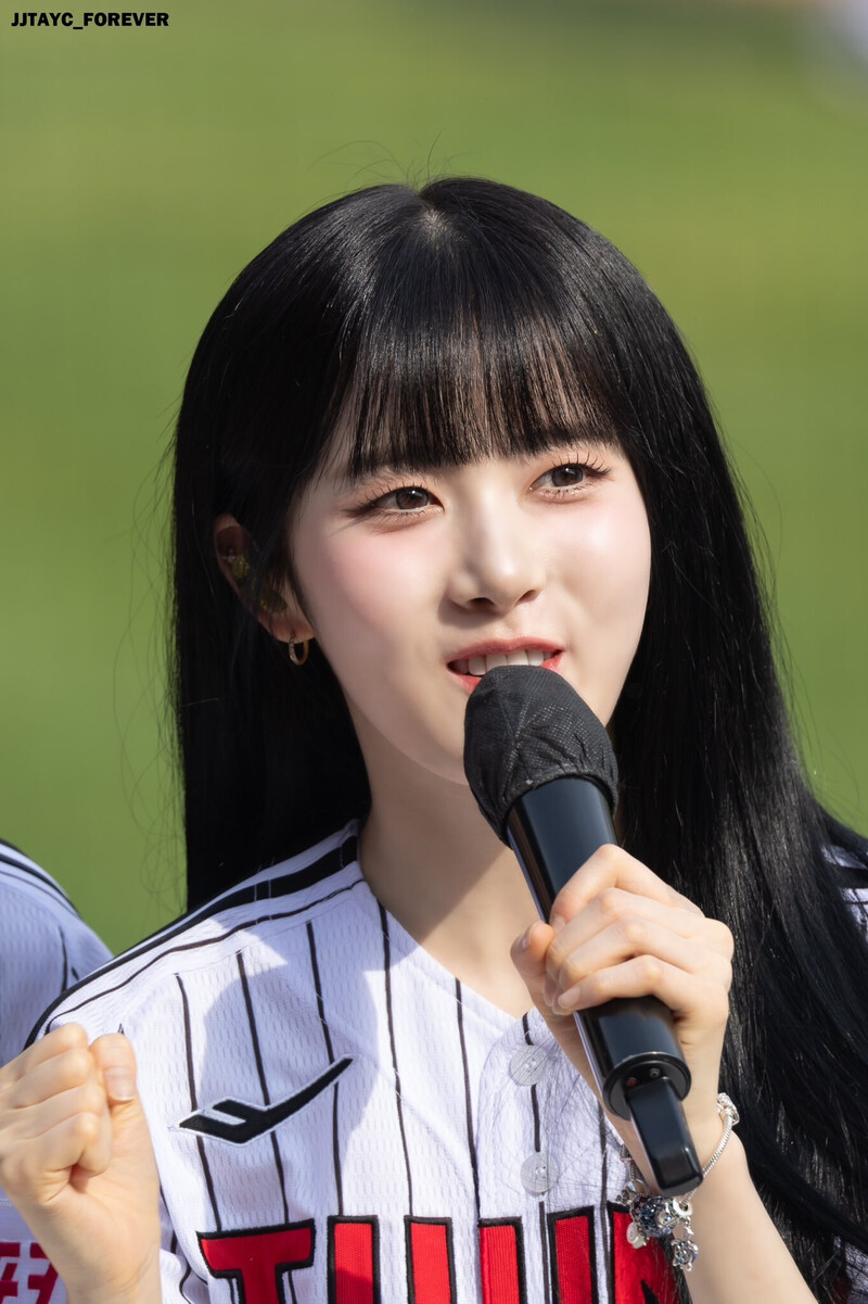 240504 STAYC Sieun - 2024 Shinhan Bank SOL KBO League in Jamsil Stadium documents 2