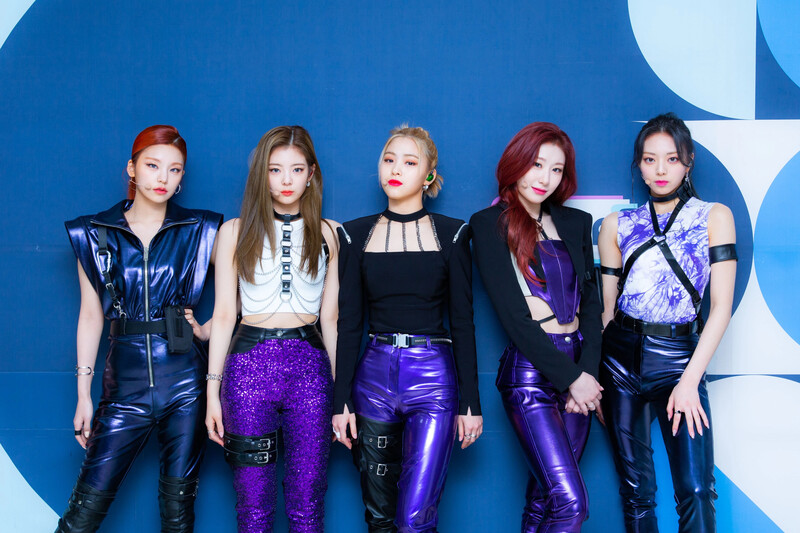 210509 SBS Twitter Update - ITZY at Inkigayo Photowall documents 1