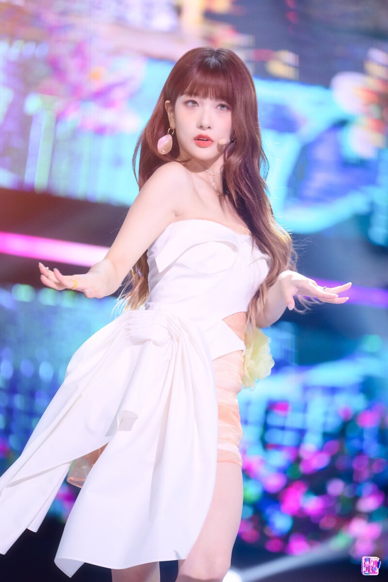 220710 fromis_9 Seoyeon - 'Stay This Way' at Inkigayo documents 10