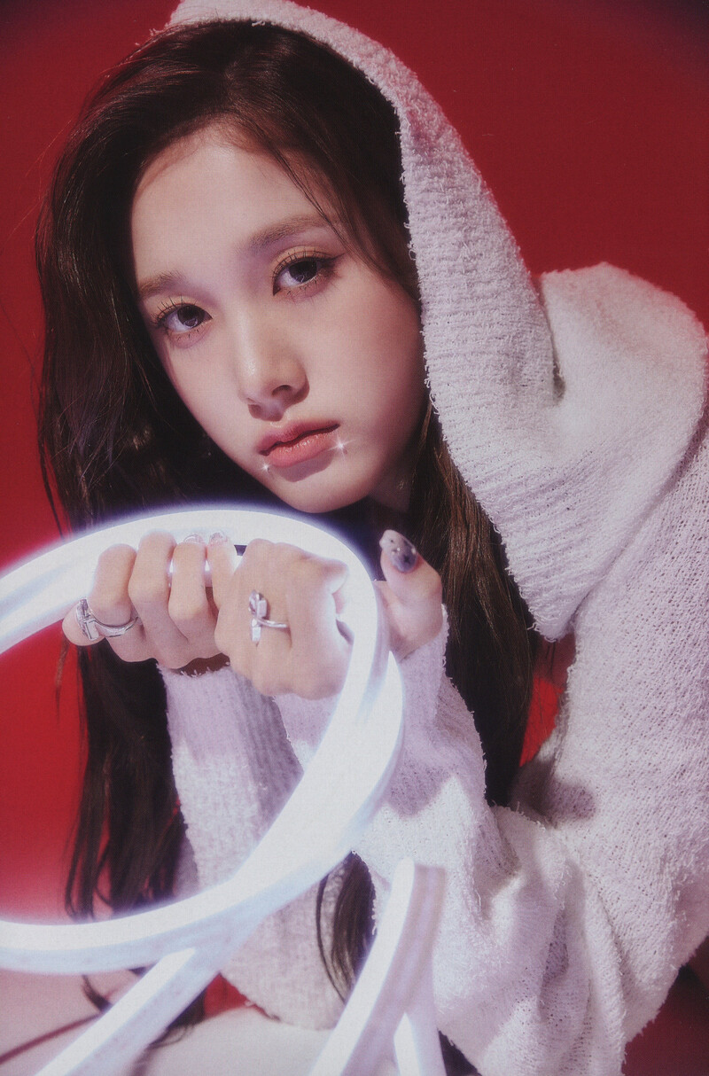 STAYC - Japan 3rd Single 'LIT' (Scans) documents 1