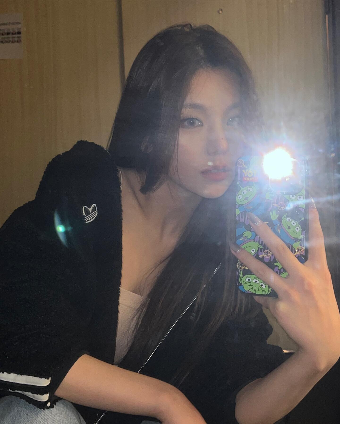 230115 ITZY Instagram Update - Yeji | kpopping