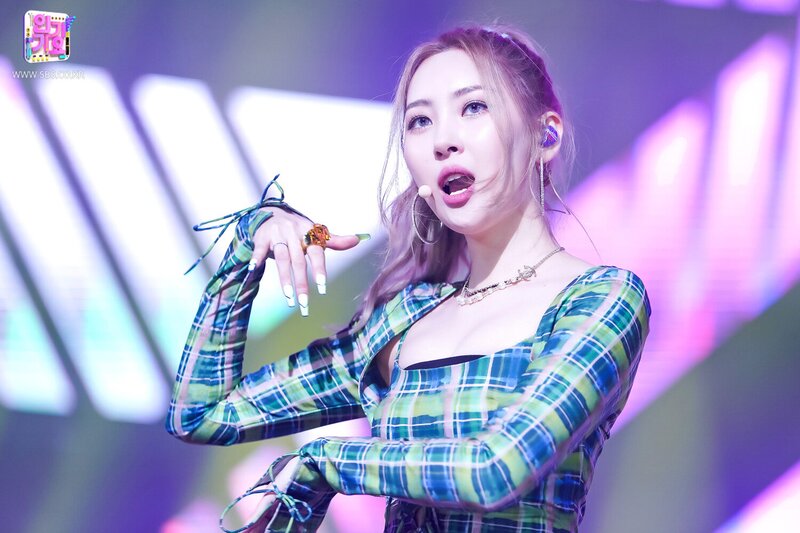 210815 Sunmi - 'You can't sit with us' at Inkigayo documents 6