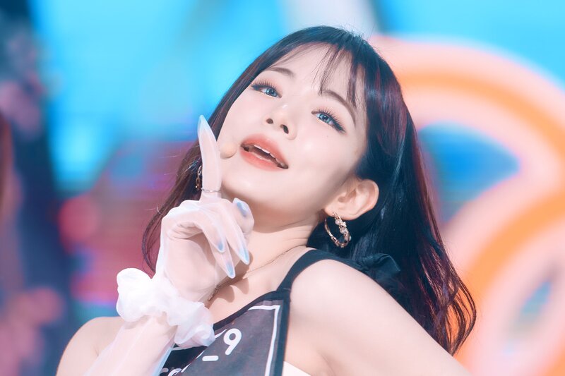 220123 fromis_9 Chaeyoung - 'DM' at Inkigayo documents 6