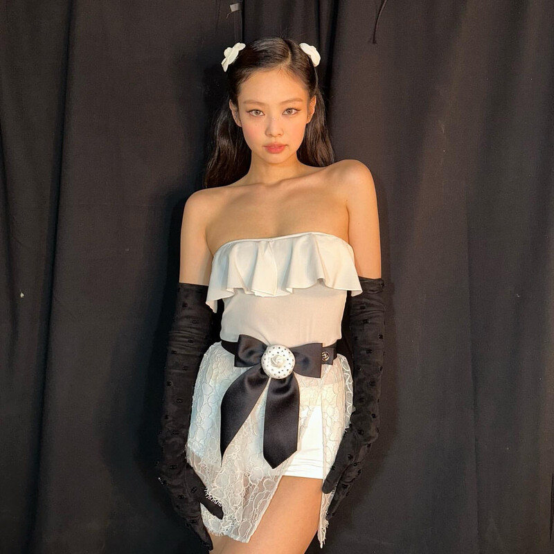 221215 - JENNIE Instagram Update documents 6