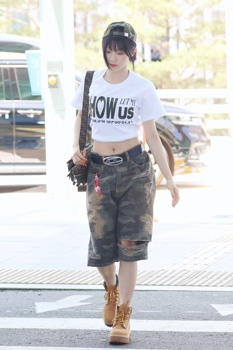 240618 (G)I-DLE Yuqi at Incheon International Airport documents 13