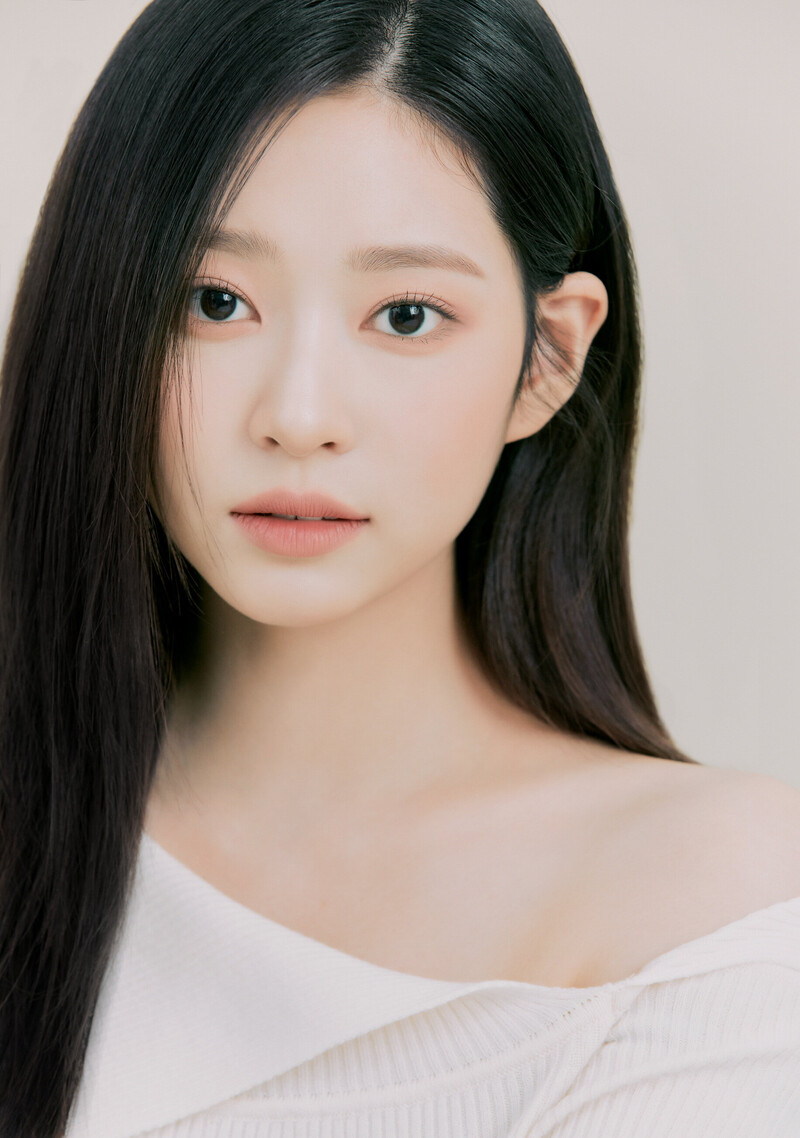 Kim Minju 2021 Profile Photos documents 11