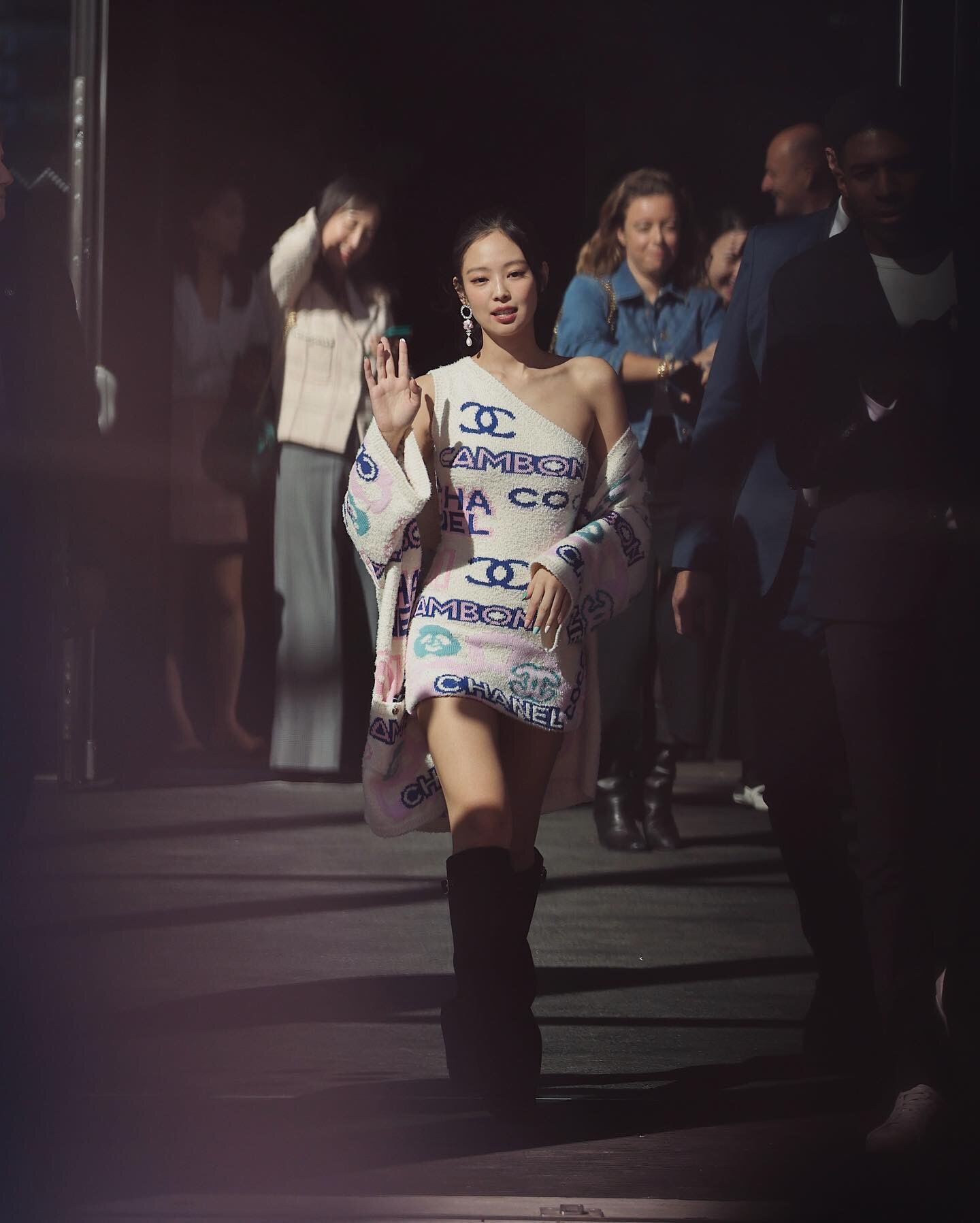 221004 BLACKPINK Jennie - CHANEL S/S 2023 Womenswear Show at Paris Fashion  Week