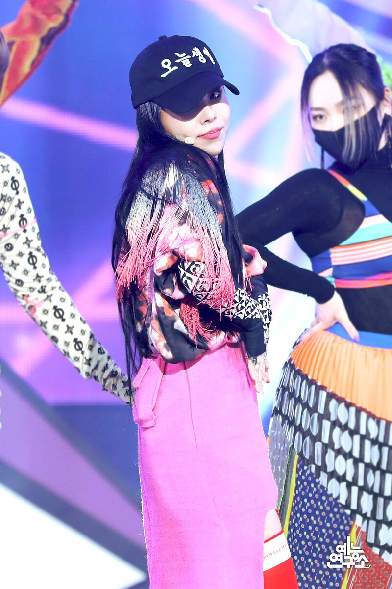 210427 Whee In - 'water color' at Music Core documents 6