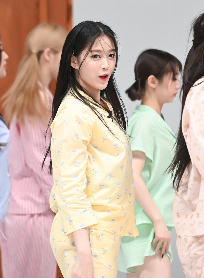 210707 LOONA - 'Silence of Idol' Behind Photos by Osen documents 16