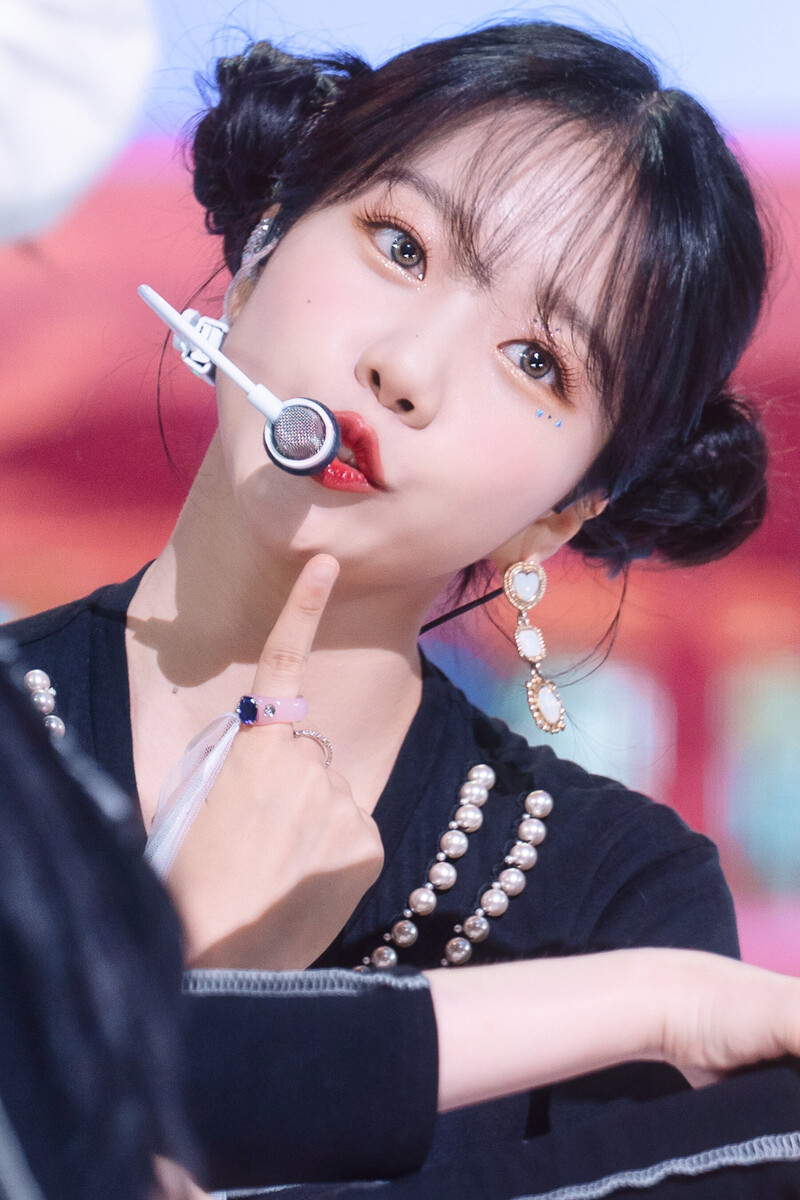 220605 Jo Yuri - 'Love Shhh!' at Inkigayo documents 1