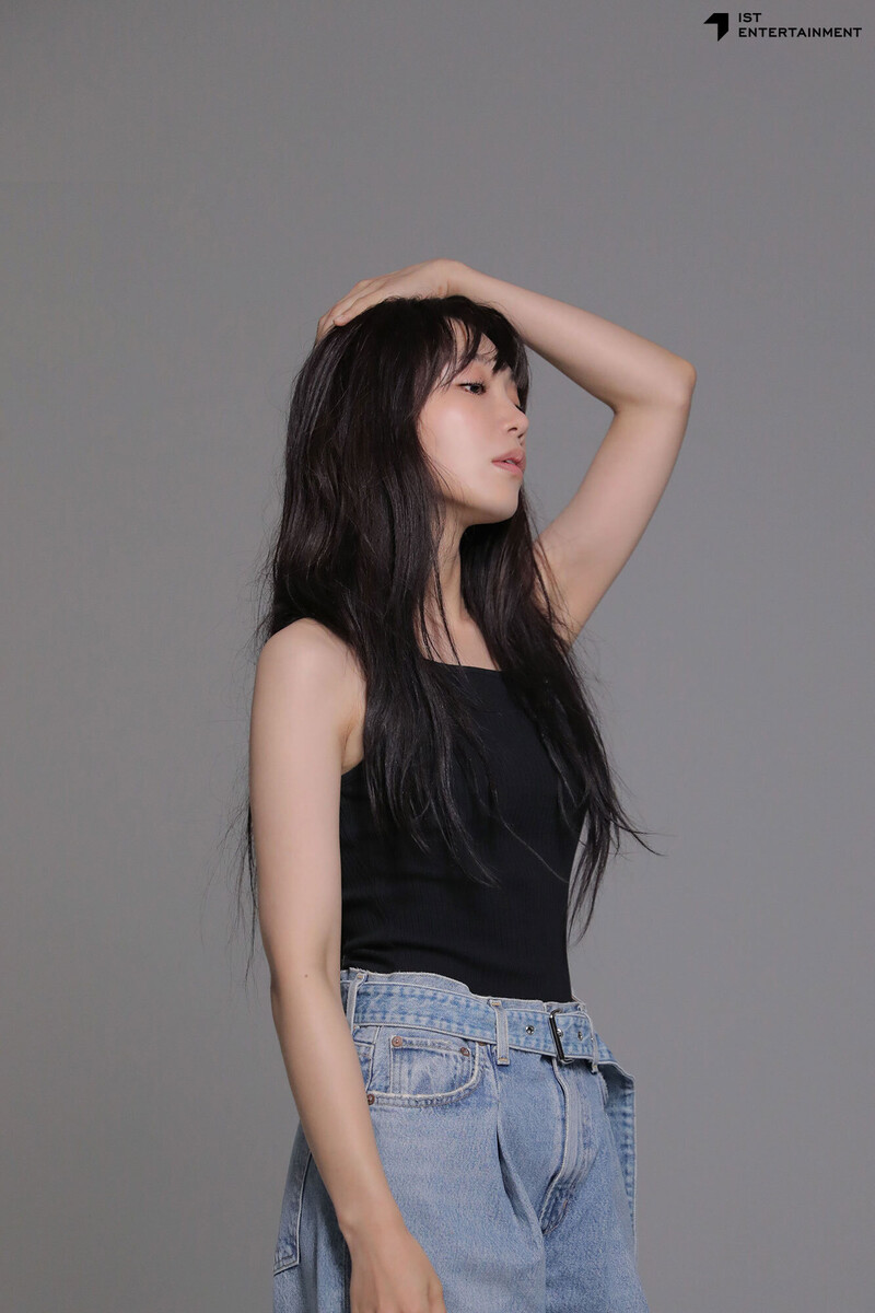 220608 IST Naver post - EUNJI for June issue of 'Harper's BAZAAR' shoot Behind documents 19