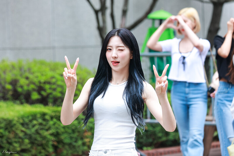 220708 WJSN Eunseo - Music Bank Commute documents 3