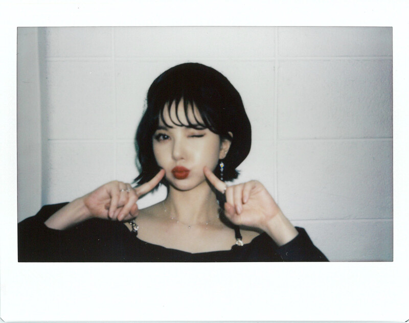 211014 BPM Naver Post - VIVIZ 1st Profile Shoot Behind documents 3