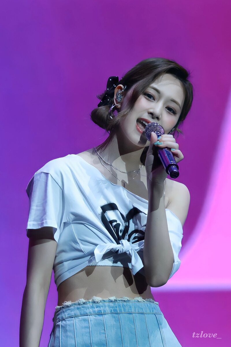 230507 TWICE Tzuyu - ‘READY TO BE’ World Tour in Melbourne Day 2 documents 2