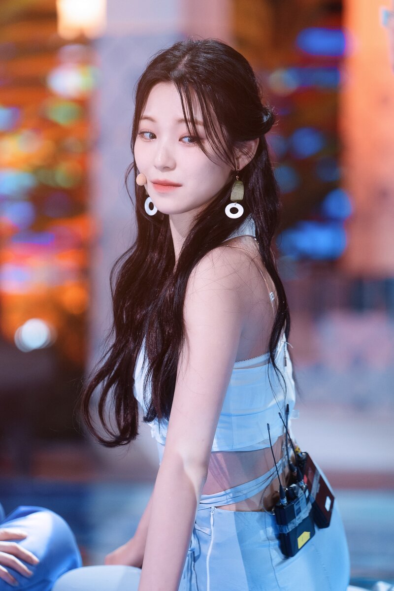 220703 fromis_9 Jiheon - 'Stay This Way' at Inkigayo documents 10