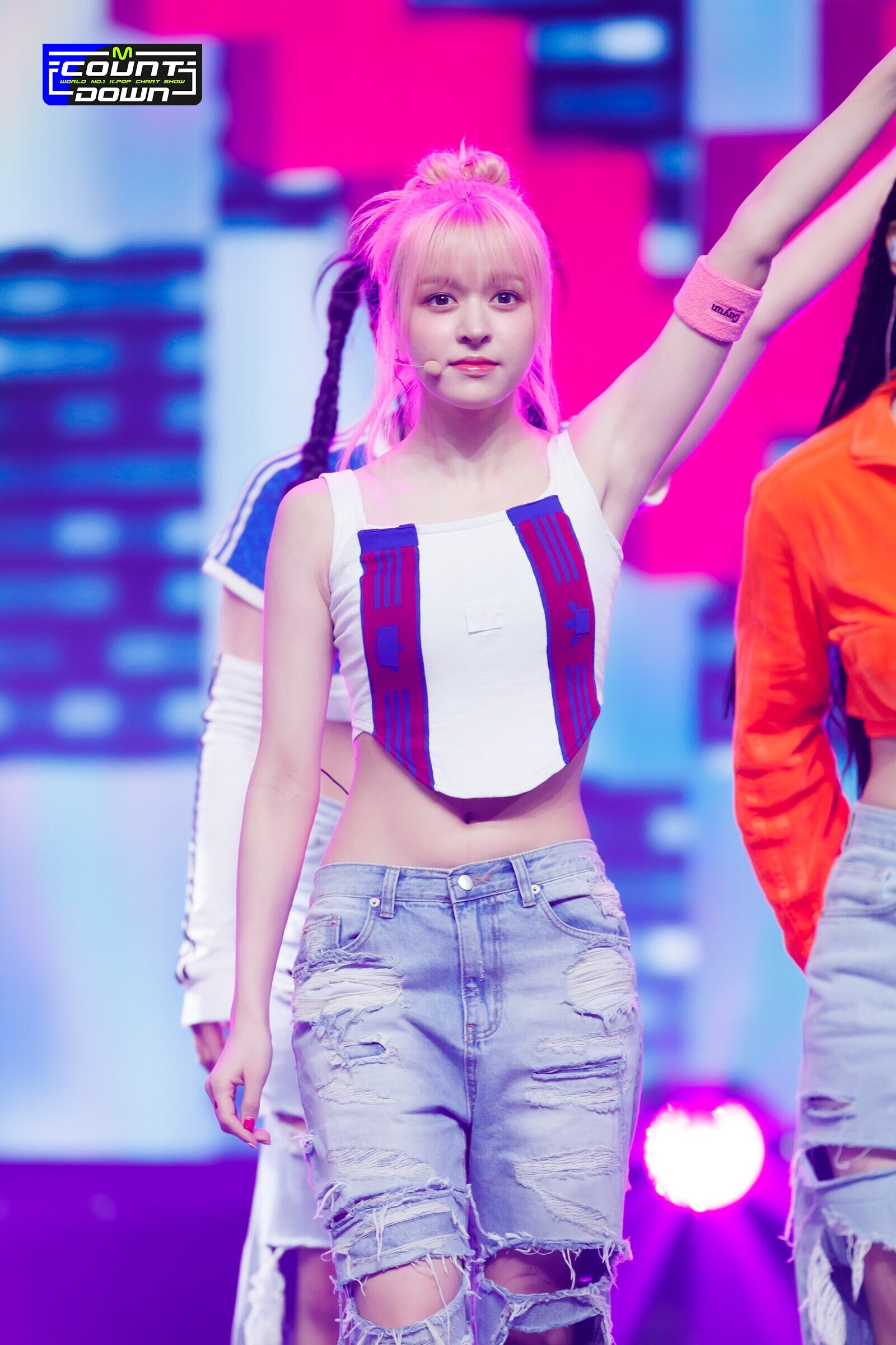 230323 NMIXX Lily - 'Young, Dumb, Stupid' at M COUNTDOWN | kpopping