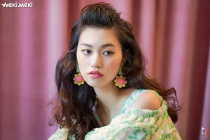 200506 Fantagio Naver Update - Doyeon's Singles Magazine Photoshoot Behind