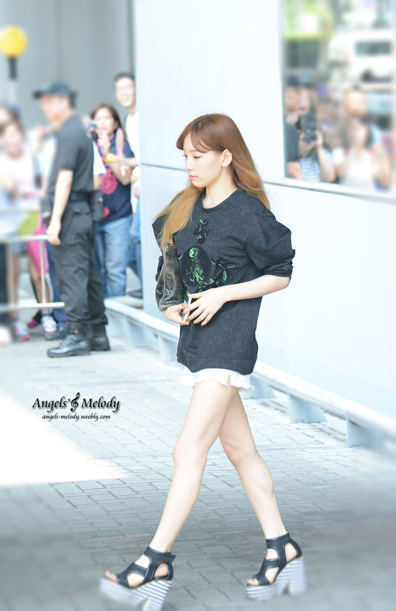 140802 Girls' Generation Taeyeon at Incheon & Hong Kong Airport documents 2