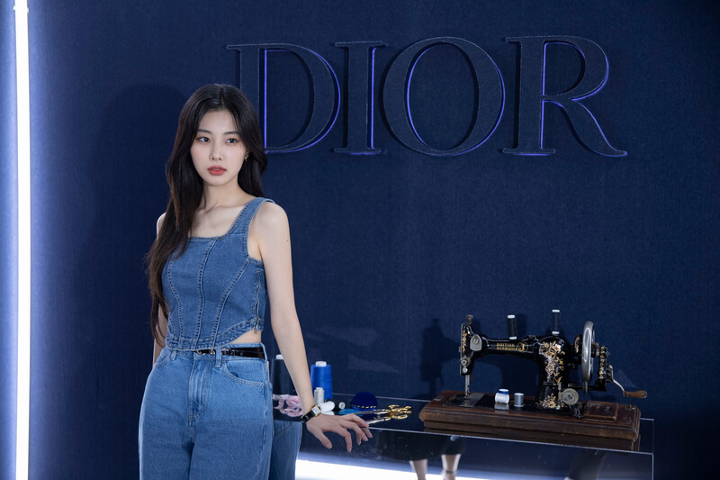 220409 8D Naver Post - Kang Hyewon & Kim Minju - Dior Addict Pop-up Store documents 14