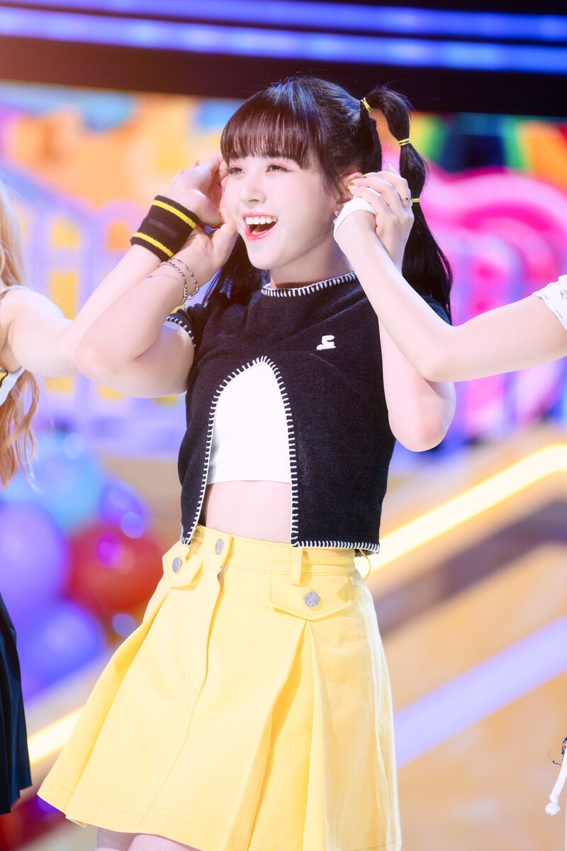 220703 Kep1er Mashiro 'Up!' at Inkigayo documents 13