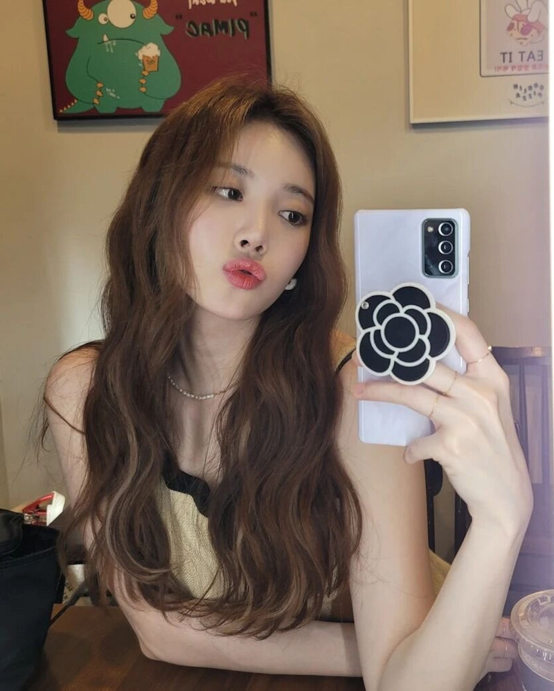 220705 Kim Yura Instagram Update documents 4