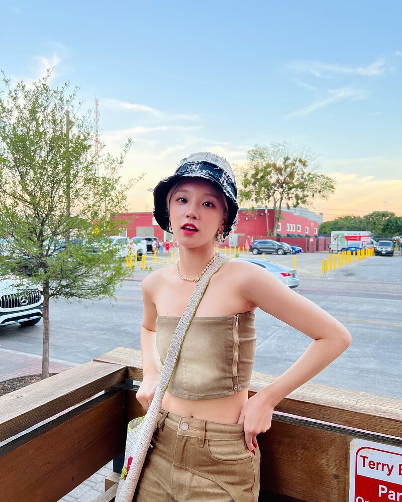 220805 (G)I-DLE Yuqi Instagram Update documents 8