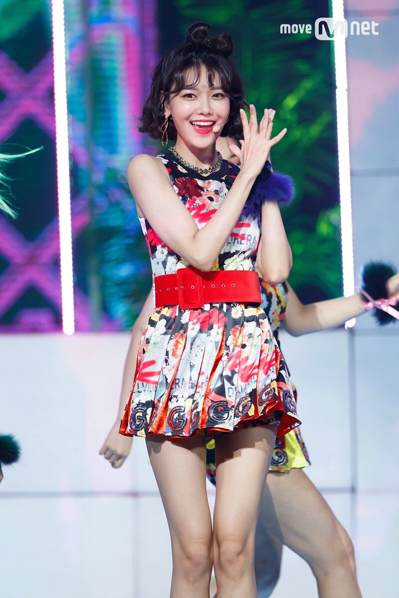 170810 Girls' Generation - Holiday + All Night at MCountdown | kpopping