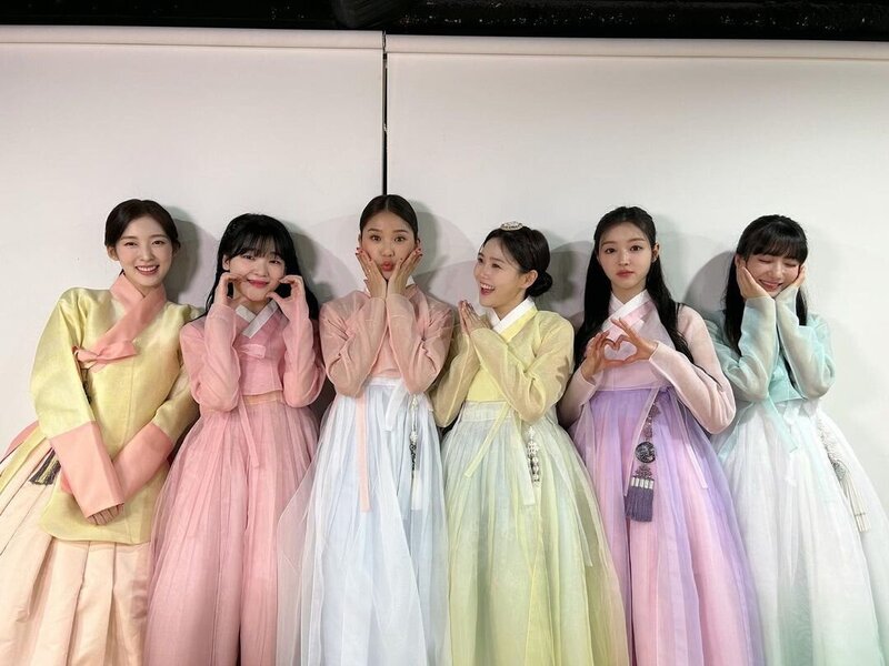 230122 OH MY GIRL Instagram Update documents 1