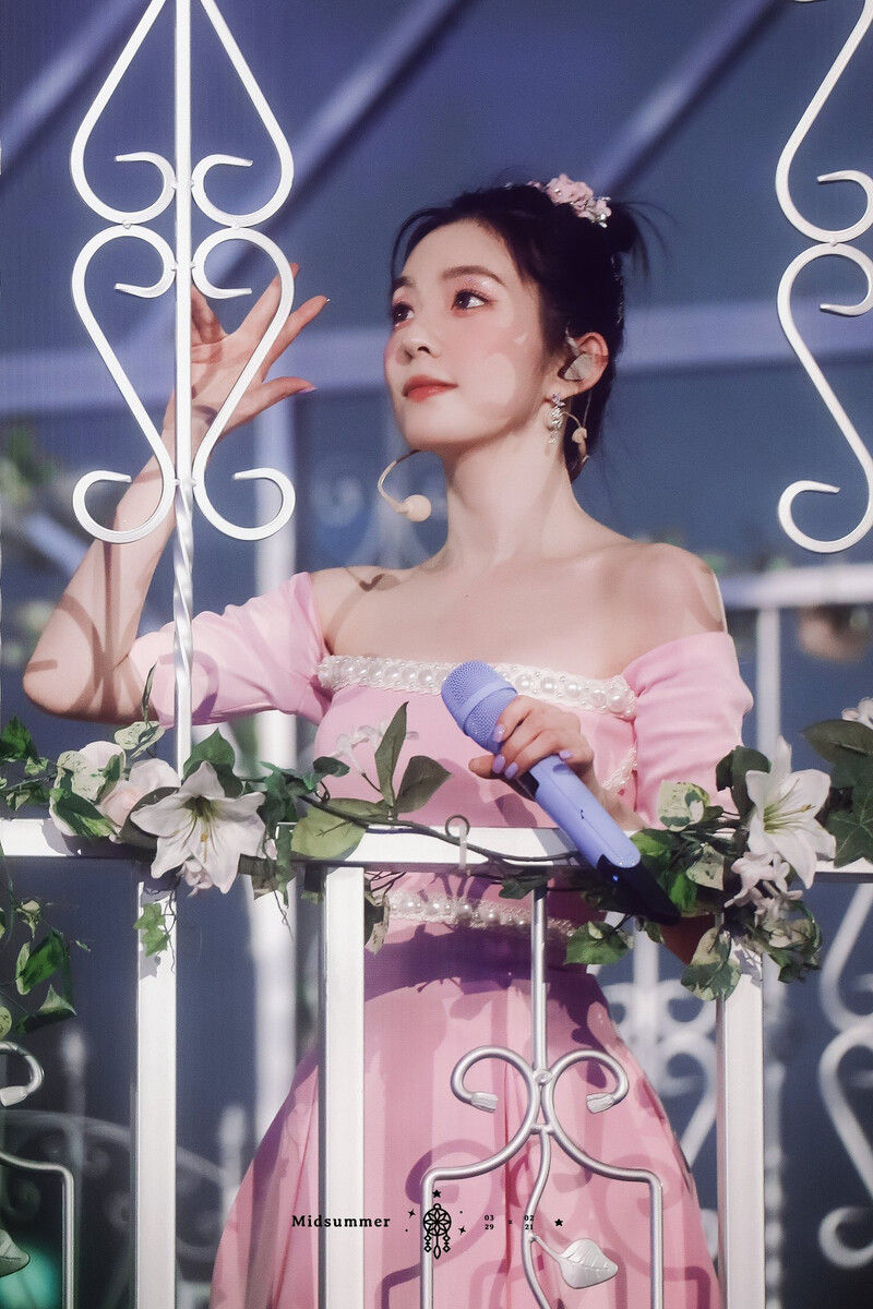 230402 Red Velvet Irene - 'R to V' Concert in Seoul Day 2 documents 2