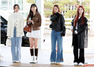 231117 APINK at Incheon international airport