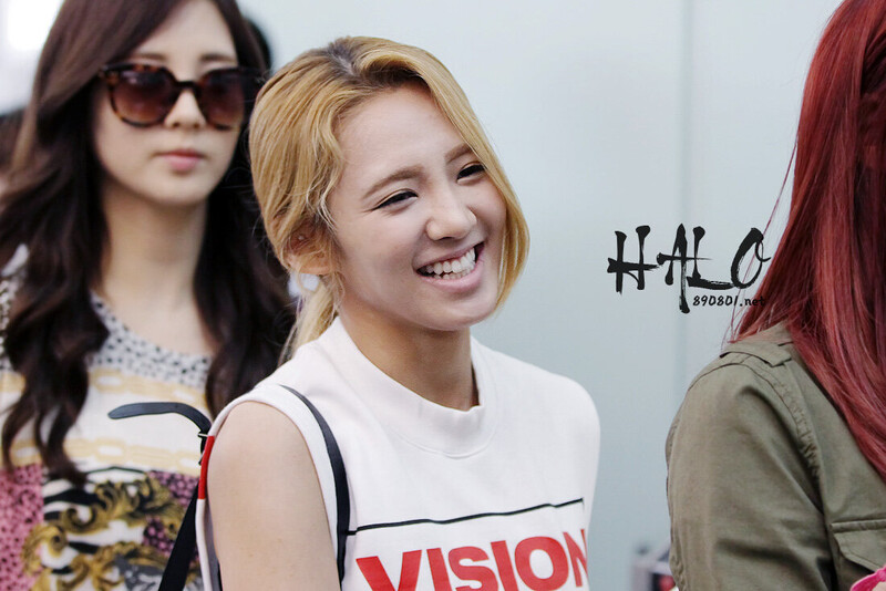 120701 Girls' Generation Hyoyeon  at Incheon Airport documents 1