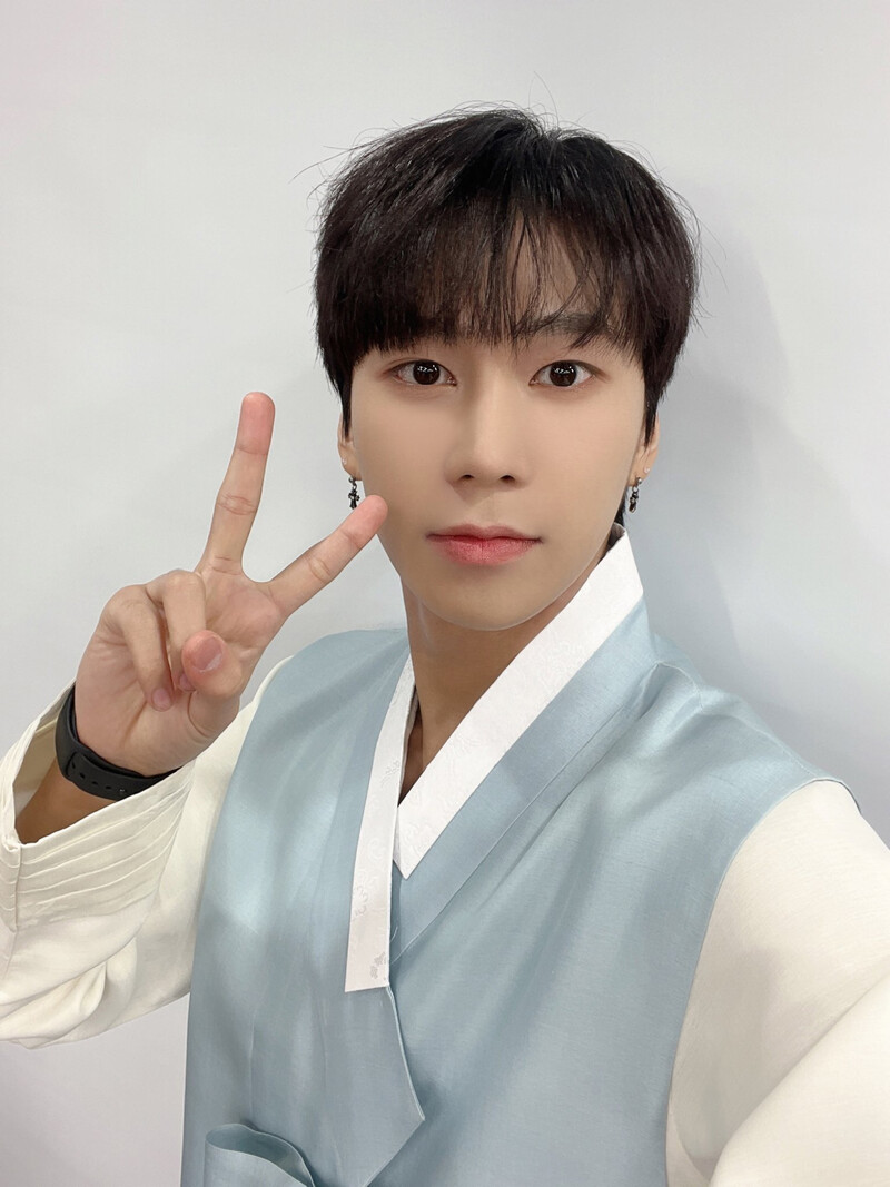 220201 BAE173 Twitter Update - Junseo documents 2