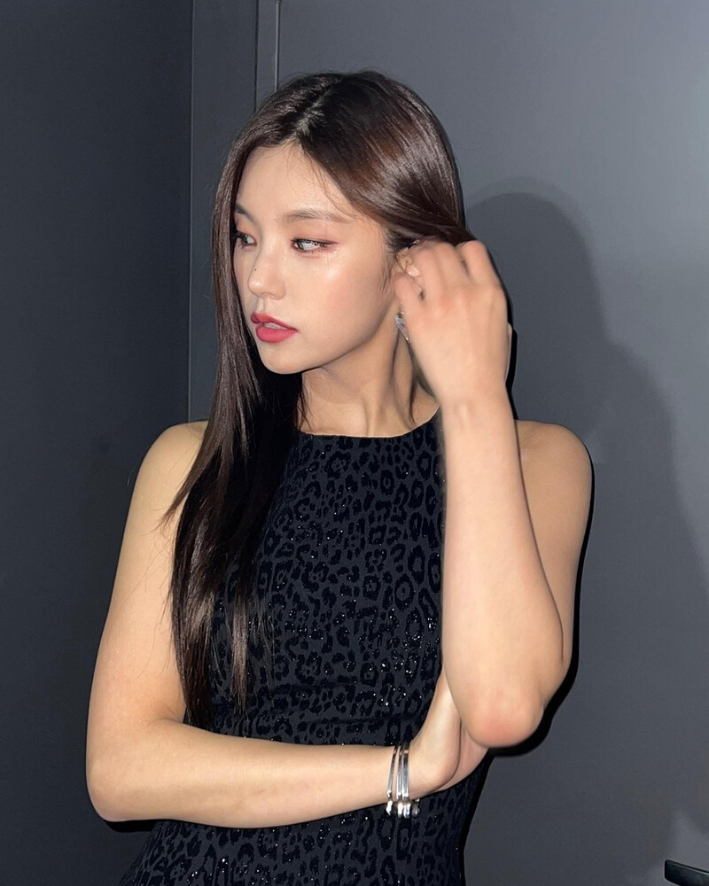 221008 ITZY Instagram Update - Yeji - The Fact Music Awards documents 4