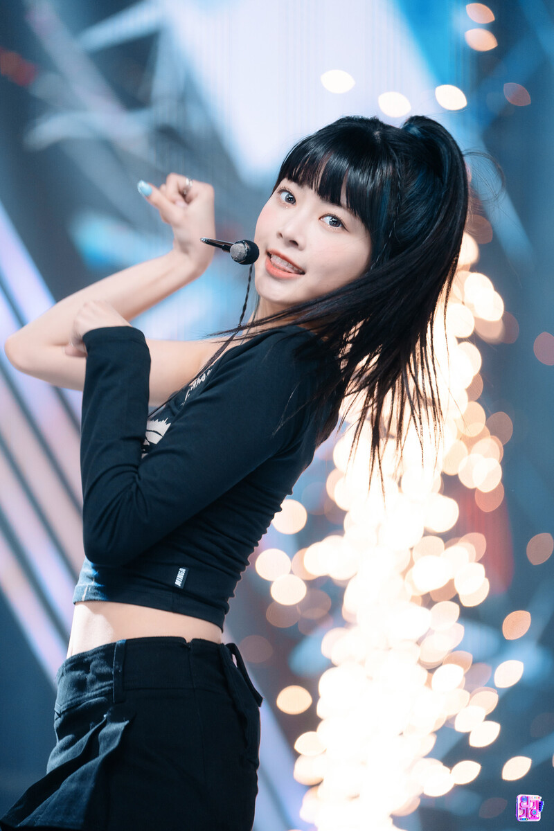 221106 LE SSERAFIM Eunchae - 'ANTIFRAGILE' at Inkigayo documents 23