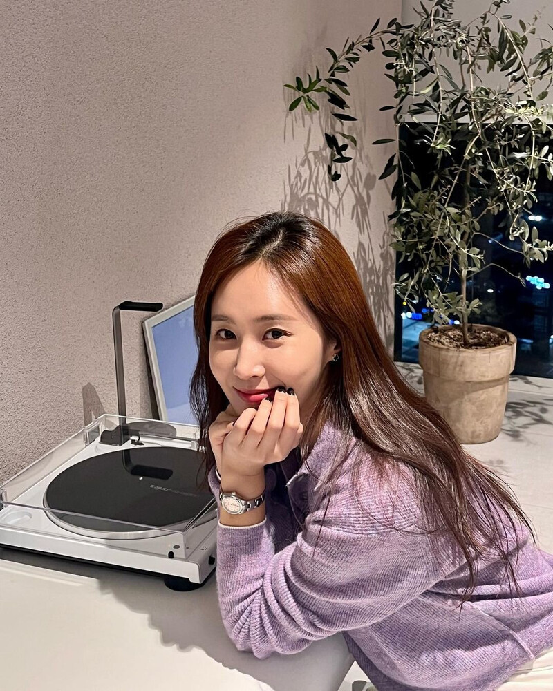 221204 SNSD Yuri Instagram Update documents 1