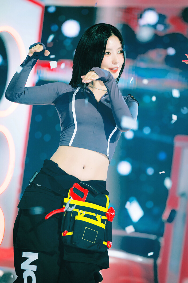 240714 (G)I-DLE Miyeon - ‘Klaxon’ at Inkigayo documents 3