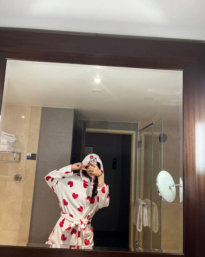 240919 EVERGLOW Aisha Instagram Update documents 5