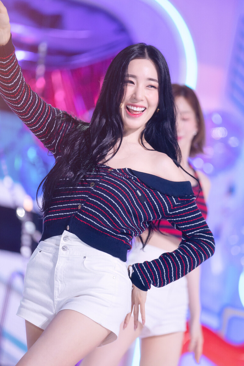 Girls' Generation Tiffany - 'FOREVER 1' at Inkigayo documents 21