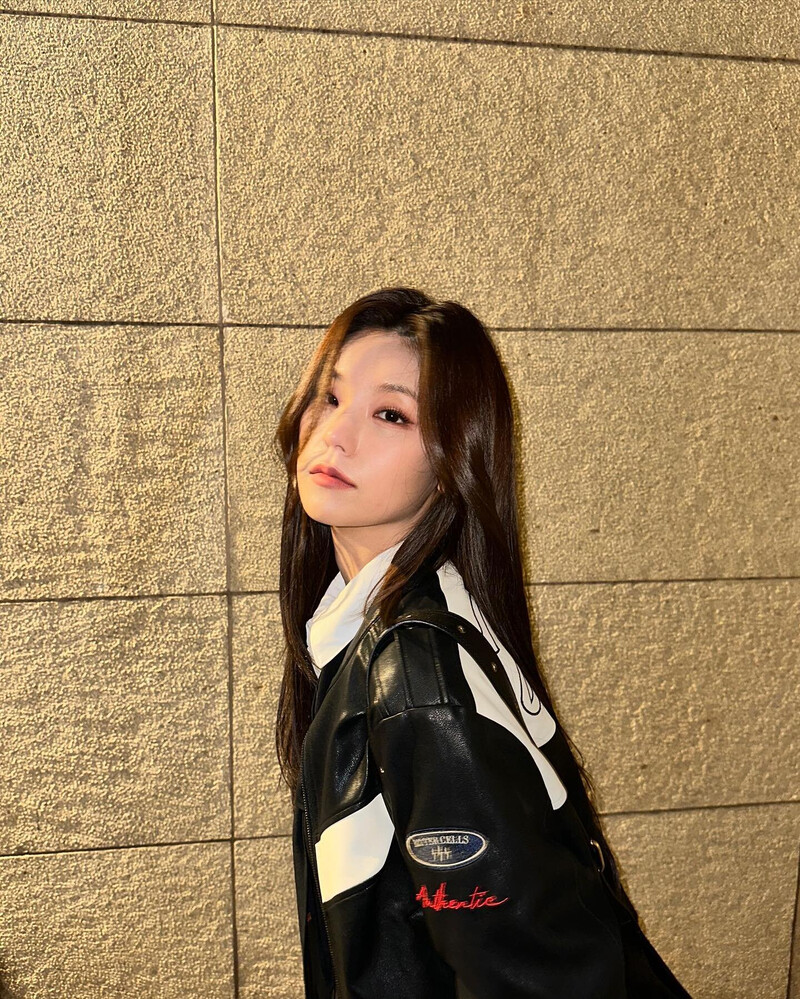 230211 ITZY Instagram Update - Yeji documents 3