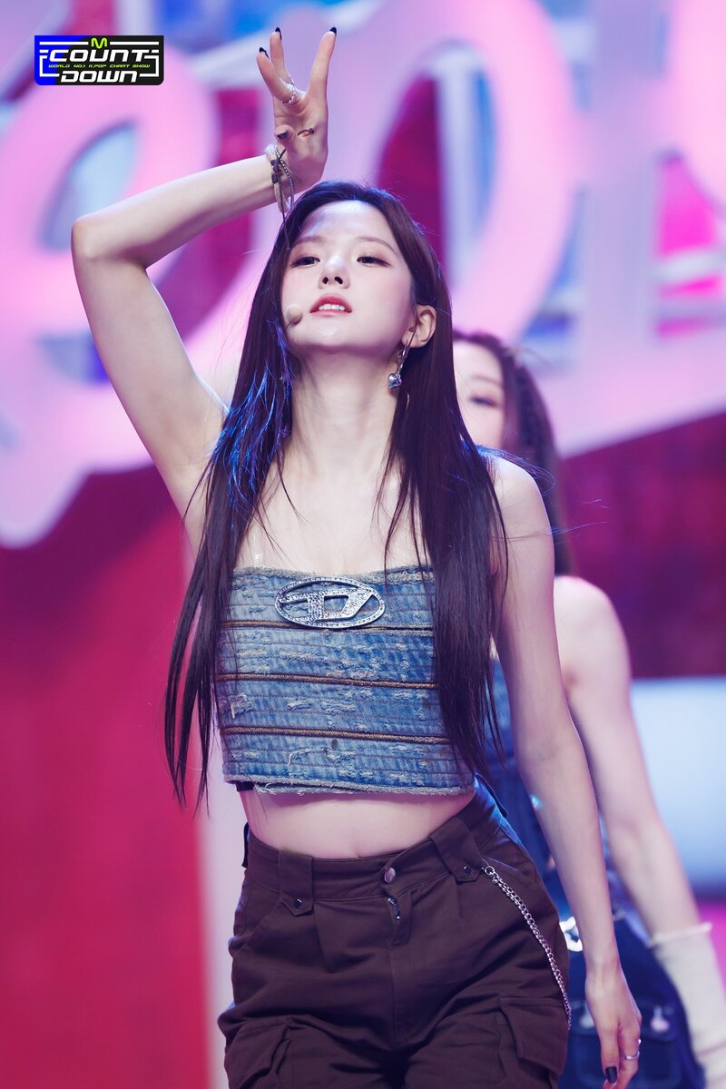 230413 Kep1er Yujin - 'Giddy' & 'Back to the City' at M COUNTDOWN documents 5