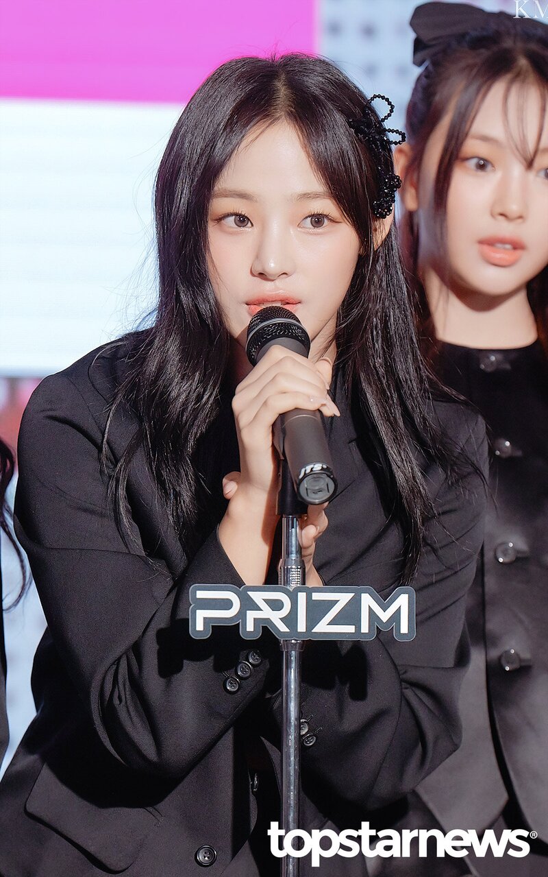 240229 New Jeans Minji at 2024 Korean Music Awards documents 1