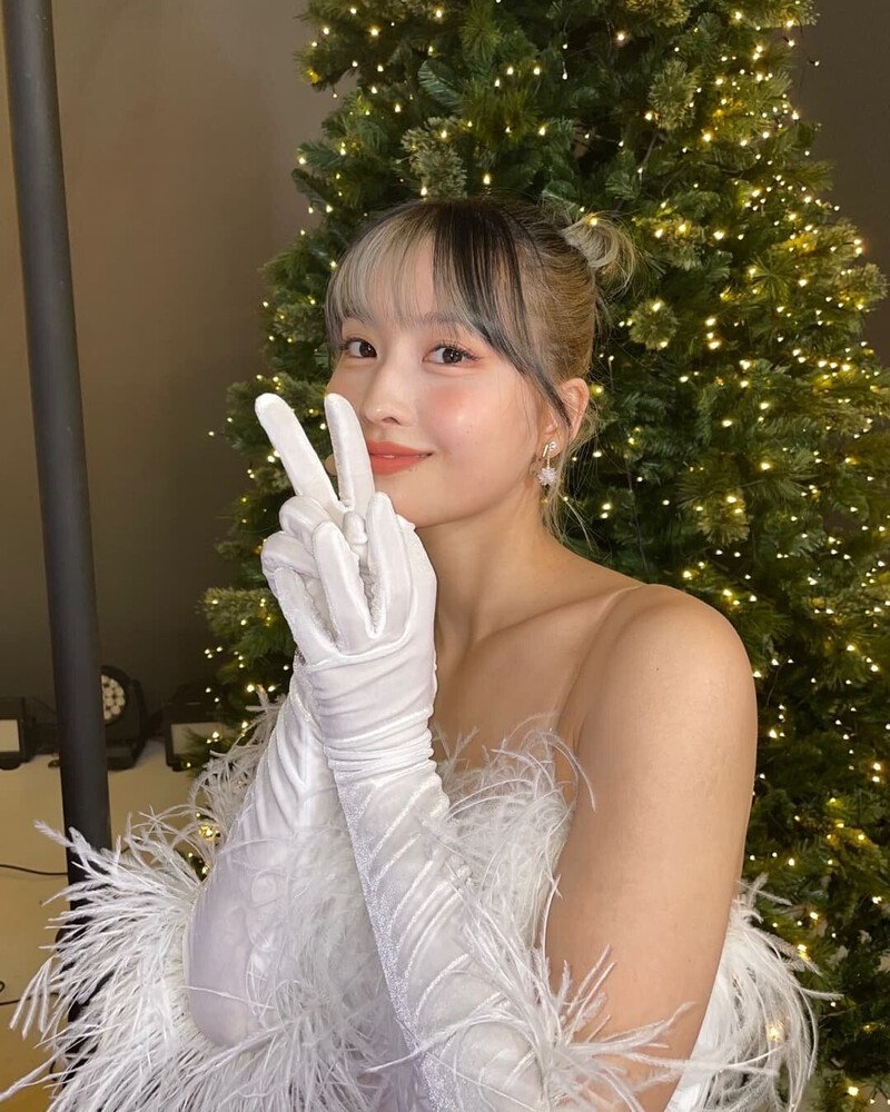 211224 TWICE Instagram Update - Momo documents 2