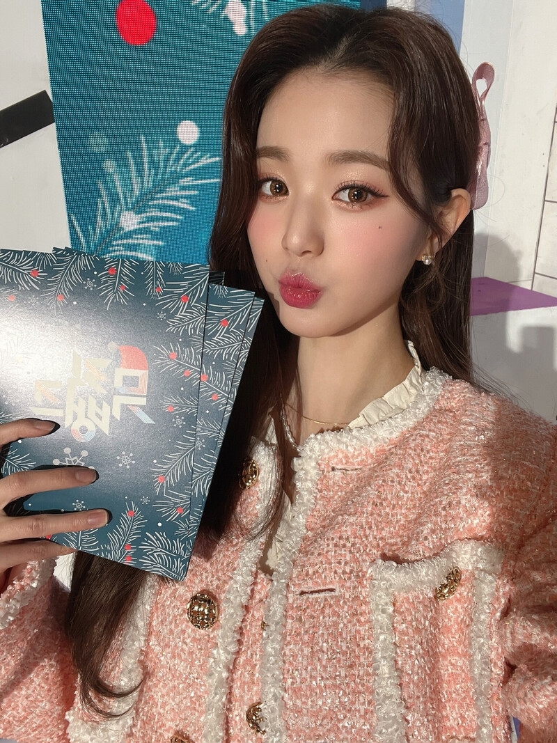 220205 Music Bank Twitter Update - Wonyoung | Kpopping