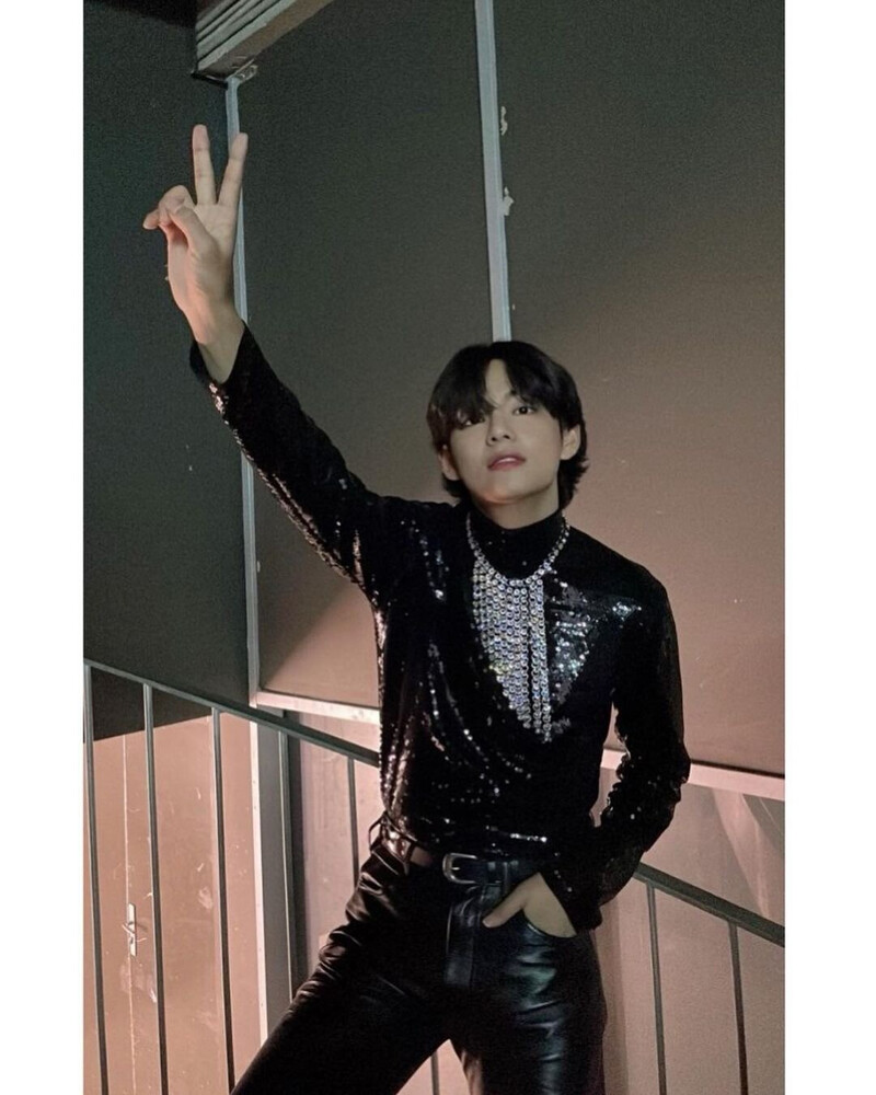 220627 BTS V Instagram Update documents 4