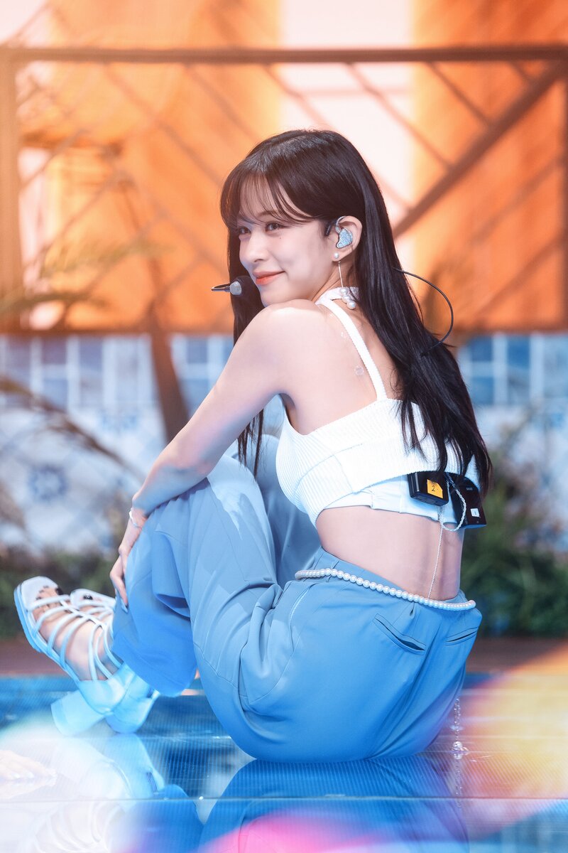 220703 fromis_9 Chaeyoung - 'Stay This Way' at Inkigayo documents 13